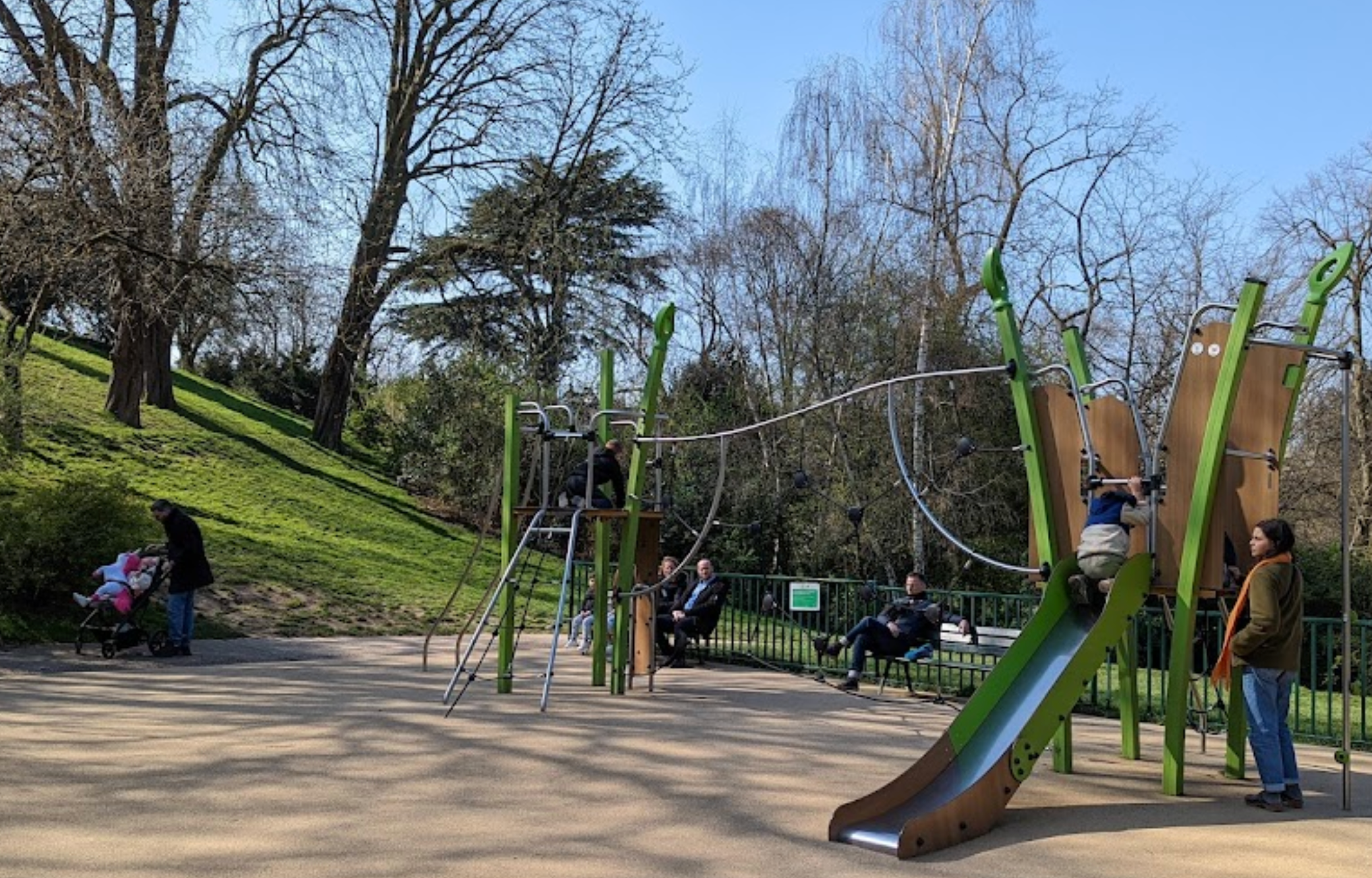 Playground in Parc des Buttes-Chaumont