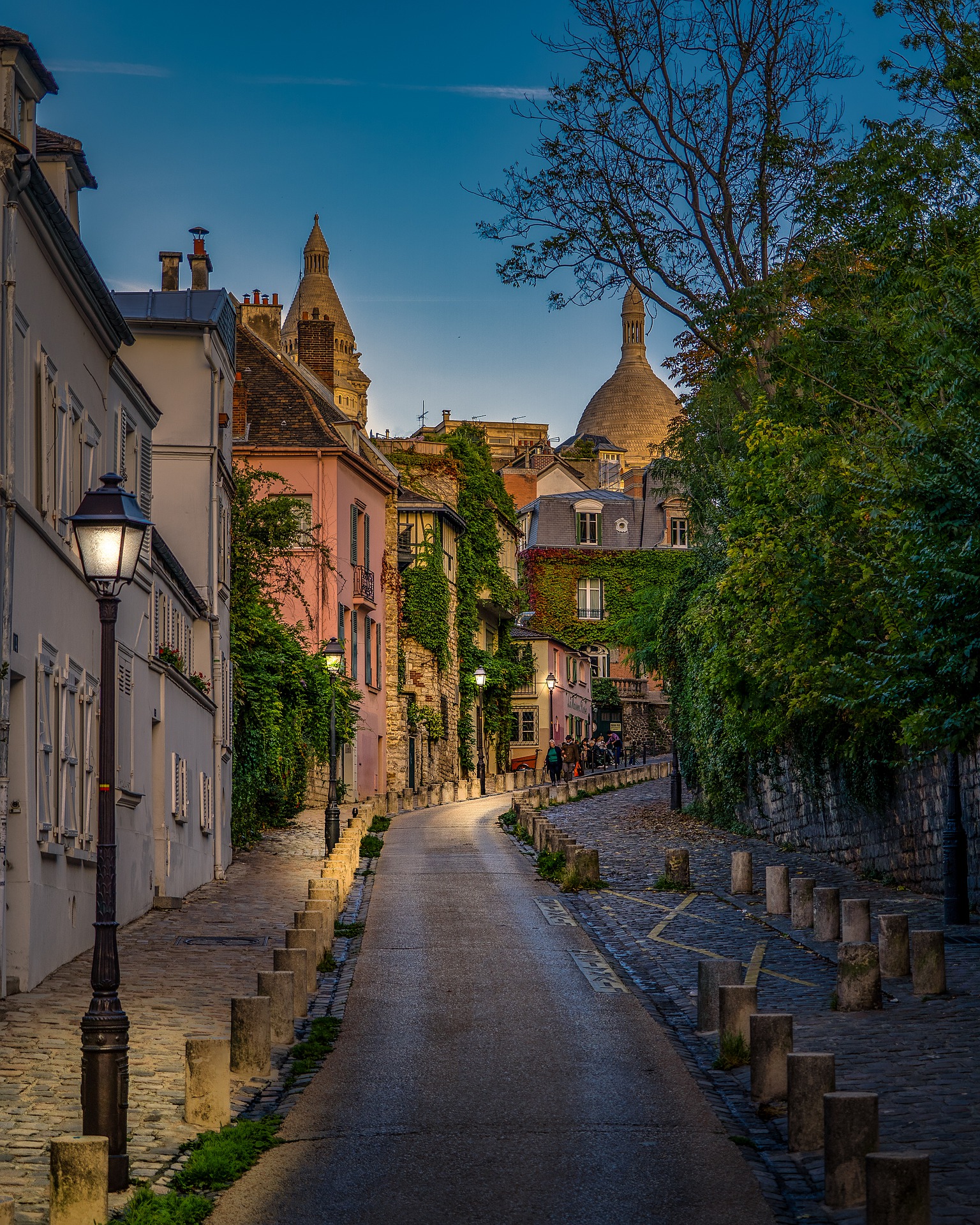 Stroll the hills of Montmartre