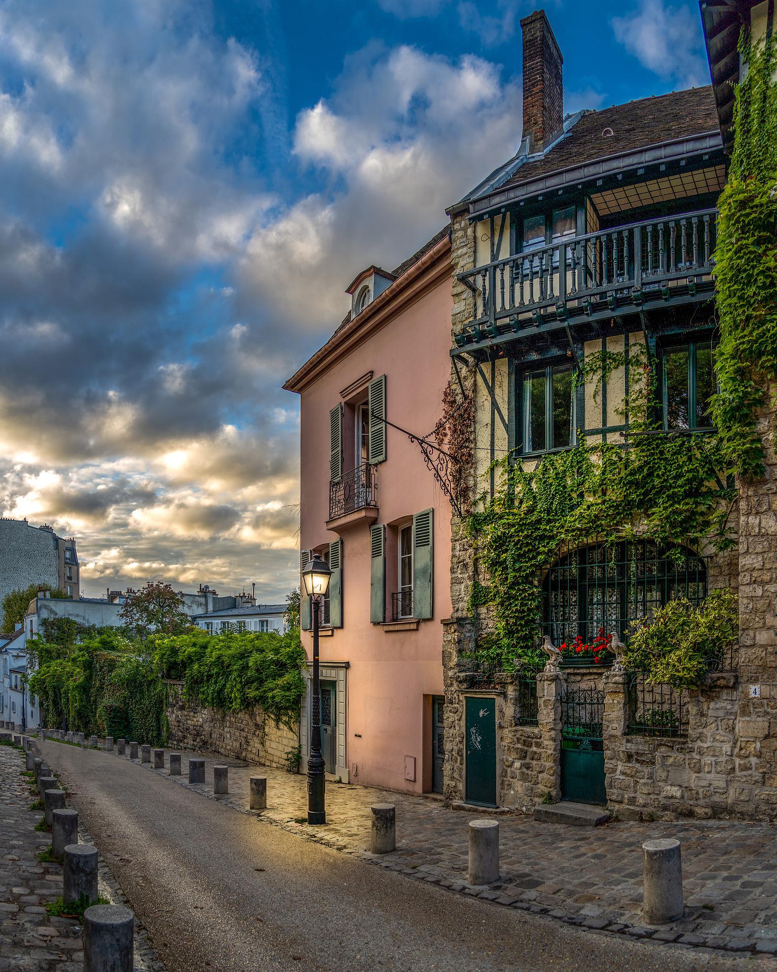 Stroll the hills of Montmartre